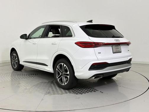 Arkona White 2025 Audi Q5 Premium TFSI quattro S tronic