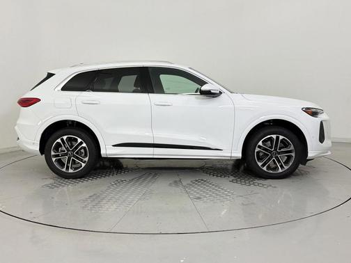 Arkona White 2025 Audi Q5 Premium TFSI quattro S tronic