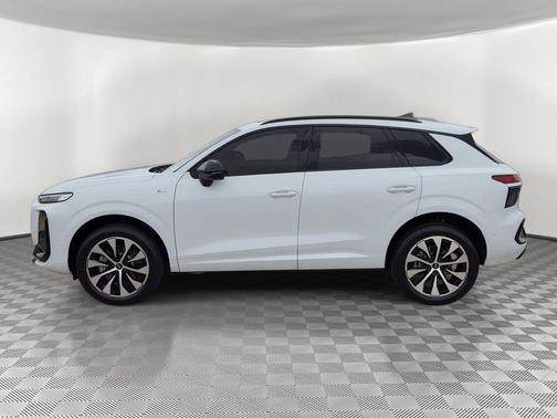 Glacier White Metallic 2026 Audi Q3 TFSI quattro S tronic