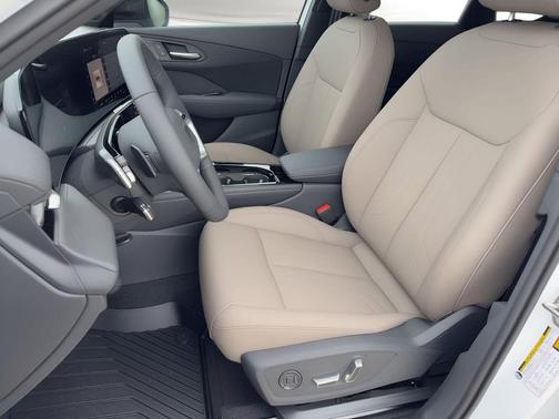 Glacier White Metallic 2026 Audi Q3 TFSI quattro S tronic