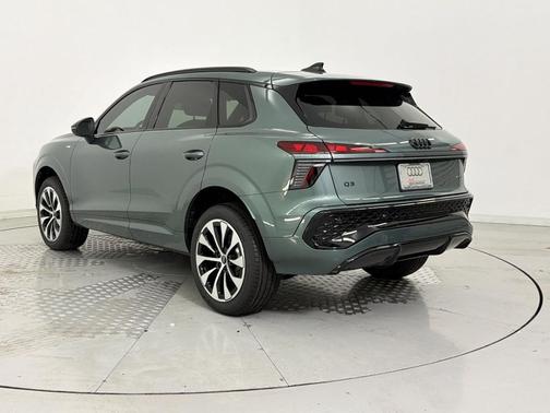 V6V6 2026 Audi Q3 TFSI quattro S tronic