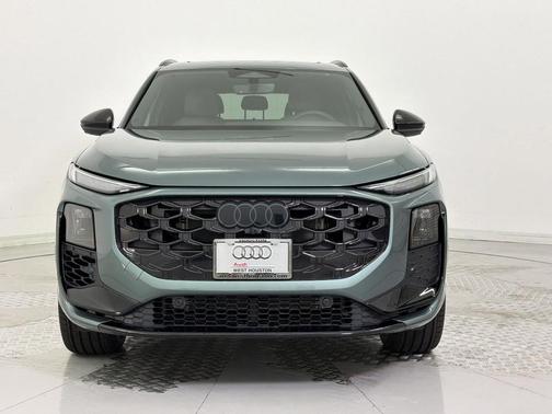 V6V6 2026 Audi Q3 TFSI quattro S tronic