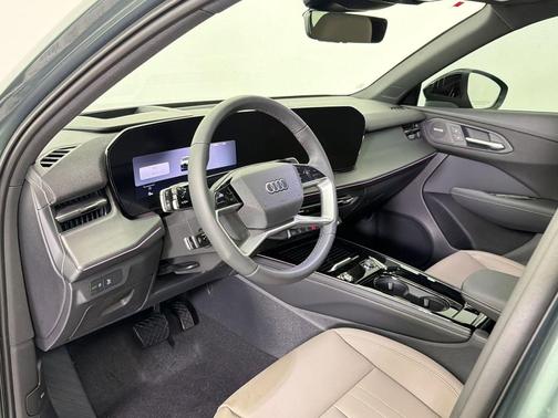 V6V6 2026 Audi Q3 TFSI quattro S tronic