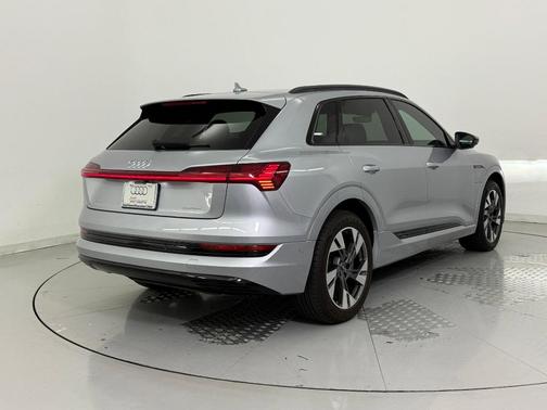 2021 Audi e-tron Premium