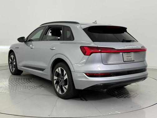 2021 Audi e-tron Premium