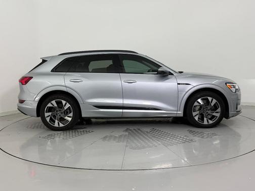 2021 Audi e-tron Premium