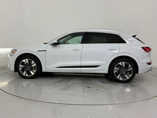 2022 Audi e-tron Premium