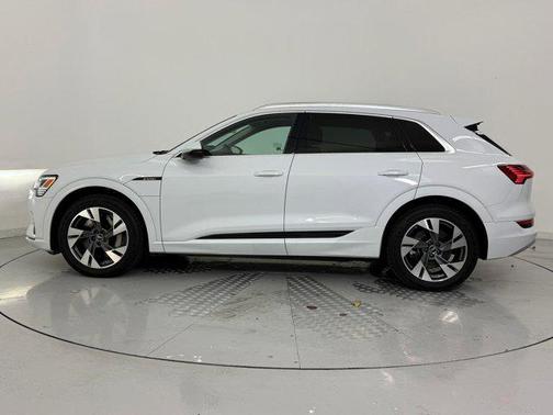 2022 Audi e-tron Premium