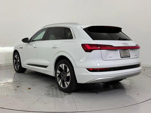 2022 Audi e-tron Premium