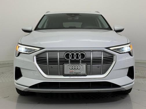 2022 Audi e-tron Premium