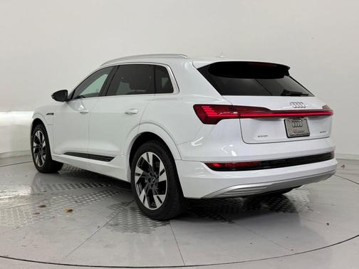 2022 Audi e-tron Premium