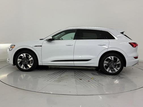 2022 Audi e-tron Premium