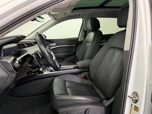 2022 Audi e-tron Premium