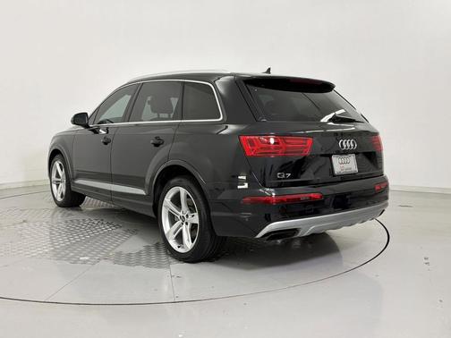 Black 2019 Audi Q7 55 Prestige