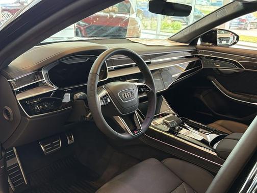 Mythos Black Metallic 2026 Audi S8 TFSI quattro tiptronic