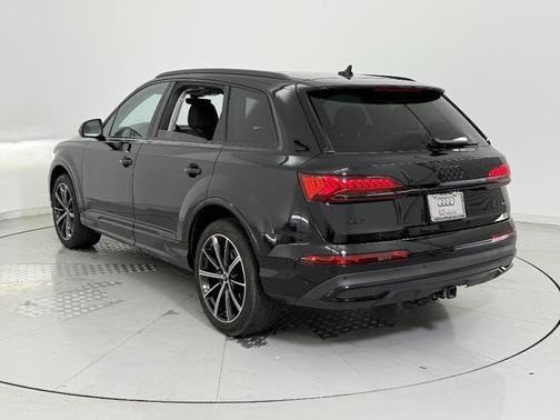 2024 Audi Q7 55 Premium Plus