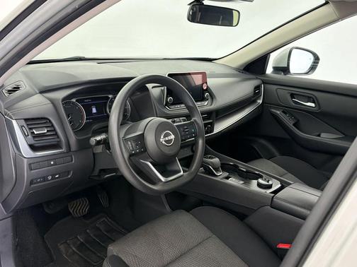 Brilliant Silver Metallic 2024 Nissan Rogue SV