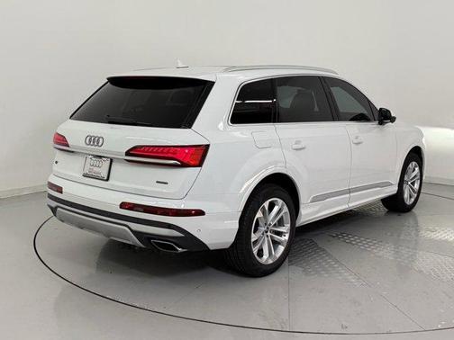 2025 Audi Q7 55 Premium