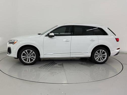 2025 Audi Q7 55 Premium