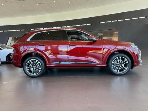 2025 Audi Q5 Premium TFSI quattro S tronic