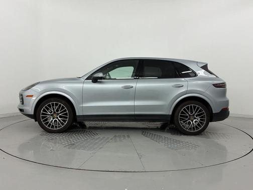 Dolomite Silver Metallic 2022 Porsche Cayenne Cayenne
