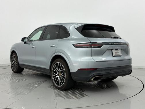 Dolomite Silver Metallic 2022 Porsche Cayenne Cayenne