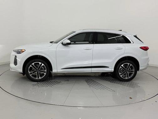 2025 Audi Q5 Premium