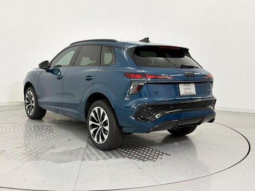 Malpelo Blue Metallic 2026 Audi Q3 TFSI quattro S tronic