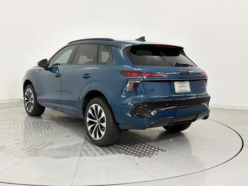 Malpelo Blue Metallic 2026 Audi Q3 TFSI quattro S tronic