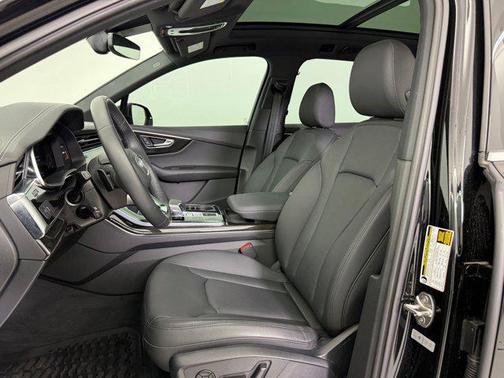 2023 Audi Q7 45 Premium