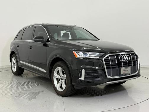 2023 Audi Q7 45 Premium