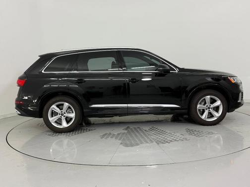2023 Audi Q7 45 Premium