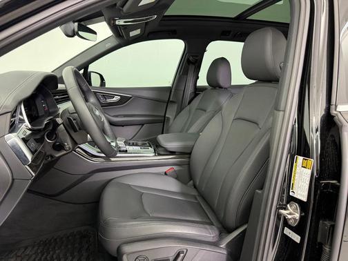2023 Audi Q7 45 Premium