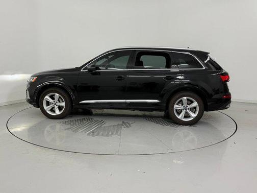 2023 Audi Q7 45 Premium
