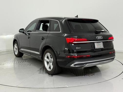 2023 Audi Q7 45 Premium