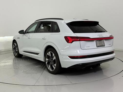 2021 Audi e-tron Premium