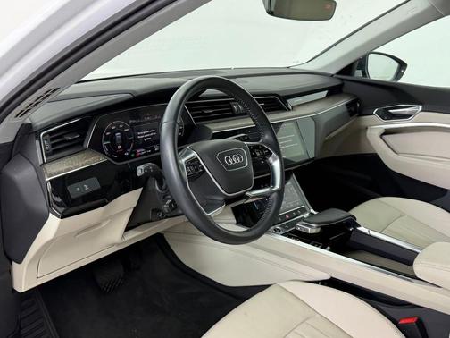 2021 Audi e-tron Premium