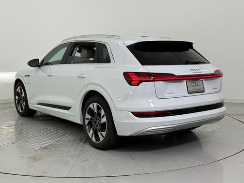 2022 Audi e-tron Premium