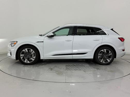 2022 Audi e-tron Premium