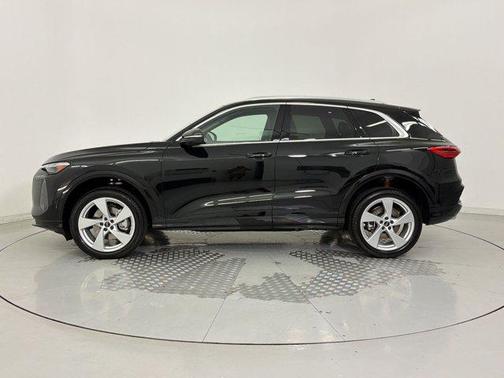 Mythos Black Metallic 2026 Audi Q5 Premium Plus TFSI quattro S tronic