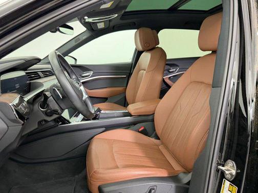 Brilliant Black 2022 Audi e-tron Premium Plus