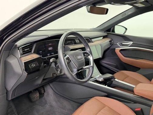 2022 Audi e-tron Premium Plus