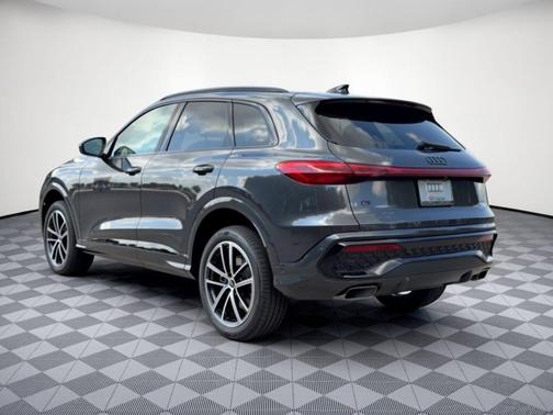 Tambora Gray Metallic 2026 Audi Q5 Premium Plus TFSI quattro S tronic