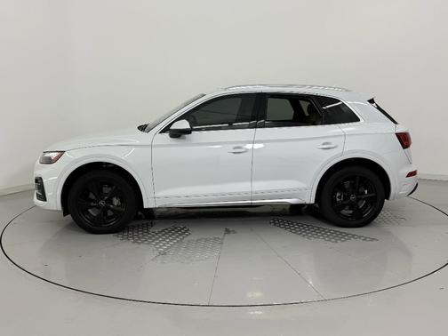 2022 Audi Q5 40 Premium Plus