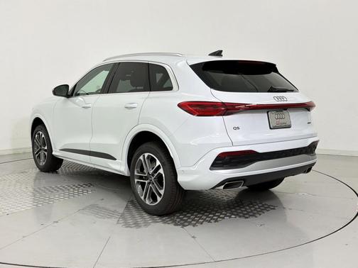 Glacier White Metallic 2026 Audi Q5 Premium TFSI quattro S tronic
