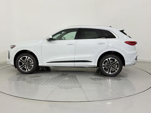 Glacier White Metallic 2026 Audi Q5 Premium TFSI quattro S tronic