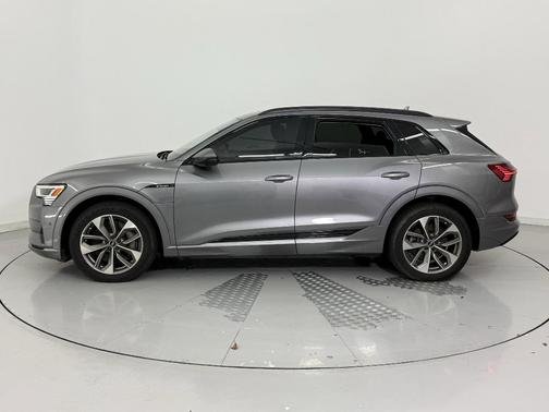 2021 Audi e-tron Premium Plus