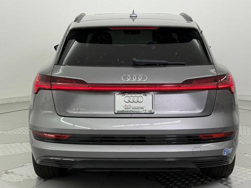 2021 Audi e-tron Premium Plus