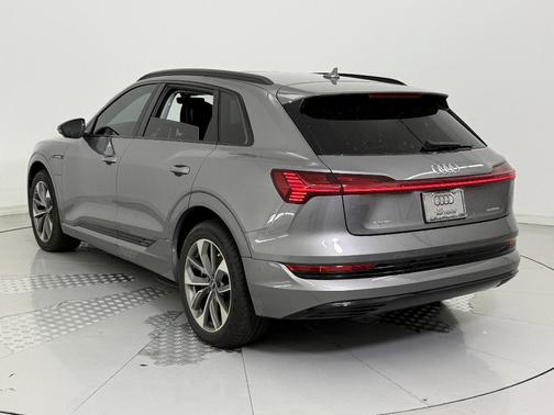 2021 Audi e-tron Premium Plus