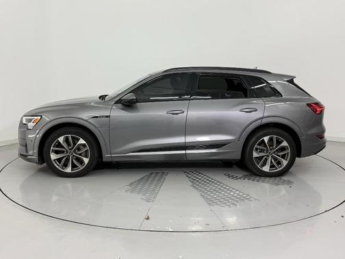 2021 Audi e-tron Premium Plus